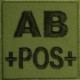 Groupe sanguin AB positif brodé sur tissu vert OD